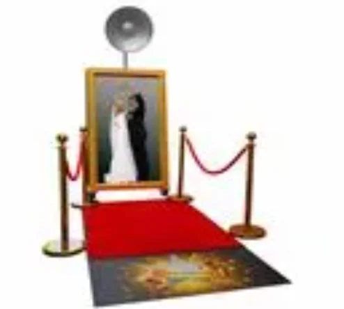 Magic Mirror Fotobox mit rotem Teppich